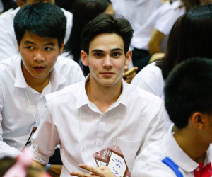 Hotboy áo sơ mi trắng khiến mọi cô gái "đổ gục" chỉ với một ánh nhìn