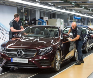 Mercedes E-Class mui trần lên dây chuyền “chốt giá” 1,4 tỷ