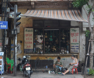 Nhà "đất vàng" phố cổ, nửa thế kỷ cổ lỗ sĩ tỉ mĩ sửa quạt tiền triệu