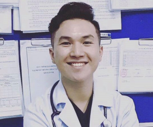 Bác sĩ 9X điển trai: "Phải có máu điên mới theo học ngành y"