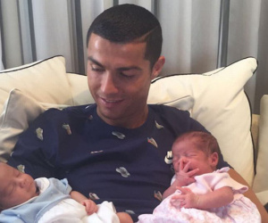 C.Ronaldo trả bao nhiêu tiền cho người đẻ thuê cặp song sinh?