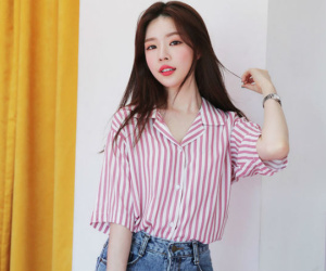 Sơmi kẻ sọc chính xác là món đồ đáng sắm nhất hè năm nay