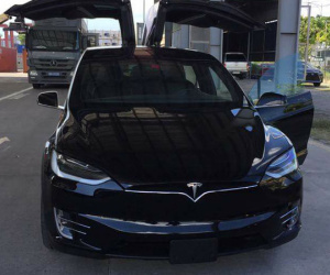 SUV điện Tesla Model X P100D thứ 2 cập bến tại Việt Nam, giá từ 8 tỷ Đồng