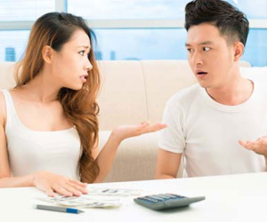 Chồng theo dõi chi ly việc tôi chi tiêu hàng ngày