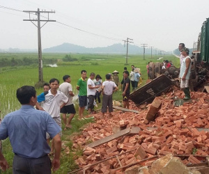Cố băng qua đường sắt, tài xế xe tải bị tàu hỏa tông tử vong