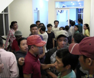 Gần trăm người vây kín công ty yêu cầu làm rõ cái chết của nam công nhân