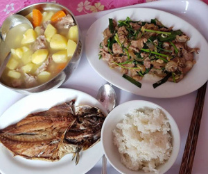Không rau ngót luộc, thịt kho nghệ, cơm ở cữ của các mẹ hiện đại giờ sang chảnh lắm!