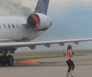 Máy bay chở khách United Airlines cháy động cơ trên không