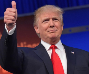 Ông Trump đang làm nước Mỹ yếu đi