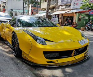 Siêu xe Ferrari 458 độ thân rộng Liberty Walk đầu tiên tại Việt Nam