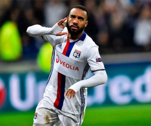Arsenal sắp phá kỷ lục mua sắm vì Lacazette