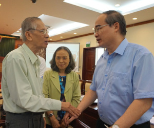 Bí thư Nguyễn Thiện Nhân tha thiết mong phụ nữ TPHCM nâng tỷ suất sinh