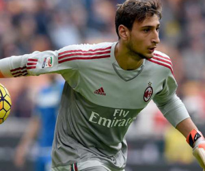 Donnarumma quyết định ở lại AC Milan