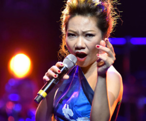Hà Trần hát nhạc Hari Won: Diva đang tự phá "đền đài"?