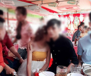 Chị em hay người yêu cũ: Bức ảnh trong đám cưới này đang khiến cư dân mạng tranh cãi kịch liệt!