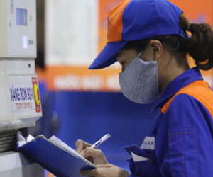 Giá xăng giảm từ 17h chiều nay