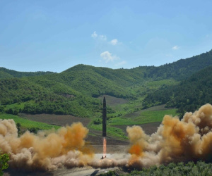 Kim Jong-un nói vừa gửi "những tên khốn ở Mỹ" quà quốc khánh