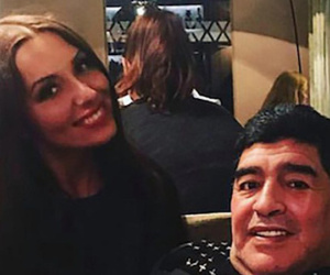 Maradona làm chuyện đồi bại với nữ phóng viên xinh đẹp