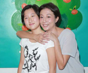 Người tình cũ Thành Long: "Nếu con muốn gặp cha, tôi không thể ngăn cấm"