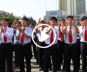 Video: Người Triều Tiên vui sướng nhận tin phóng tên lửa thành công