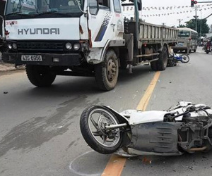 Xe "điên" gây tai nạn liên hoàn, người nằm la liệt trên đường phố