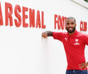 Arsene Wenger tiết lộ lý do mua Lacazette dù phải trả giá kỷ lục