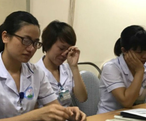 Bác sĩ bệnh viện đa khoa Hòa Bình rơi nước mắt khi biết tin bác sĩ Lương được tại ngoại