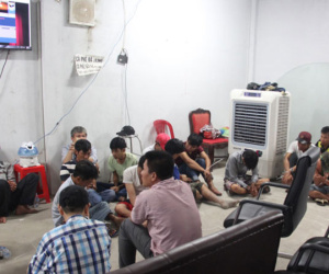 Gần 100 cảnh sát phá sới bạc đá gà qua mạng ở Sài Gòn