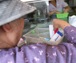 Giá thuốc vẫn loạn, bệnh nhân vẫn bị “móc túi”!
