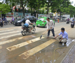Ông Đoàn Ngọc Hải gọi điện yêu cầu phạt ngay đơn vị "rải" bùn ra đường