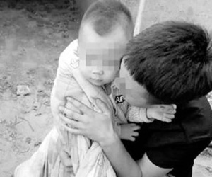 Nửa đêm tỉnh dậy, mẹ hoảng hồn phát hiện con trai 5 tuổi nằm cạnh biến mất bí ẩn