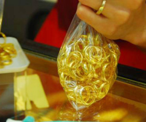 Ai mua vàng hôm qua, hôm nay lỗ 330.000 đồng/lượng