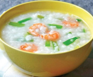 Cháo tôm với dừa xiêm - món ăn giúp trẻ phát triển chiều cao