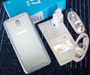 Mở hộp Samsung Galaxy J7 Pro giá 6,9 triệu vừa lên kệ