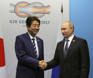 Tổng thống Putin xin lỗi Thủ tướng Nhật Bản vì cuộc hội đàm với ông Trump