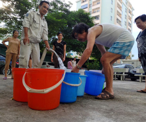 Hà Nội: Thiếu nước sinh hoạt, nhiều gia đình KĐT Đại Kim ngậm ngùi bỏ 3 triệu đồng/20 ngày mua nước sạch