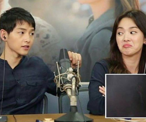 Những câu chuyện tình yêu dễ thương Song Joong Ki dành cho Song Hye Kyo được lan truyền rầm rộ