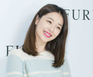 "Gái hư" Sulli chia tay bạn trai sau 4 tháng hẹn hò