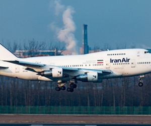 Phi cơ chở khách Iran hạ cánh khẩn cấp vì cháy động cơ