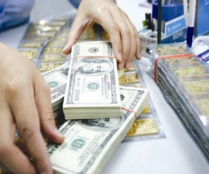 Giá đô la trên thị trường tự do bất ngờ tăng vọt