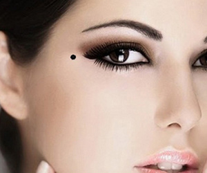 Những vị trí nốt ruồi XÓA CÀNG SỚM CÀNG TỐT, để lại sẽ phá hoại đường công danh