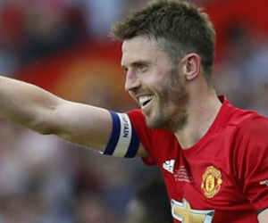 Carrick thay Rooney làm đội trưởng Man Utd