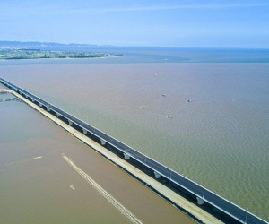 Cầu vượt biển dài nhất Việt Nam chưa thông đã lộ nhiều sai sót