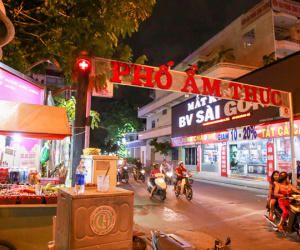 Phố ẩm thực hội tụ các món ăn 3 miền đầu tiên ở Sài Gòn có gì đặc biệt?