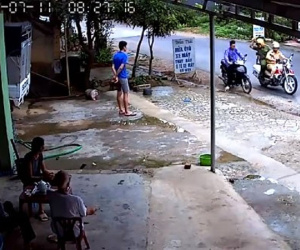Truy đuổi người nước ngoài trộm xe máy như phim hành động