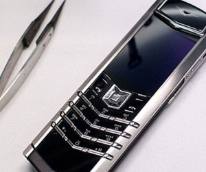 Vertu dừng sản xuất vì vỡ nợ