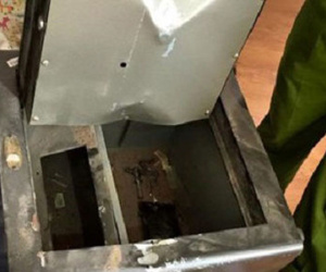 Chủ nhà đi vắng, người giúp việc báo trộm bê mất két sắt chứa tiền tỷ