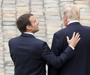 Phá thế bị cô lập, Trump chìa tay bằng hữu với Macron