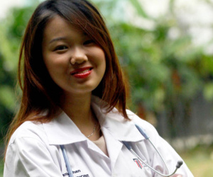 Cô gái 19 tuổi và cơ hội trở thành bác sĩ trẻ nhất Malaysia