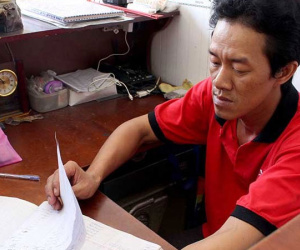 Táo tợn xông vào nhà dân dàn cảnh để cướp
